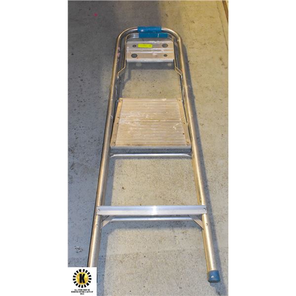 4 FOOT STEP LADDER