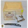 Image 1 : SMALL WOOD CRATE W/ POKER KIT & POCKET KNIVES
