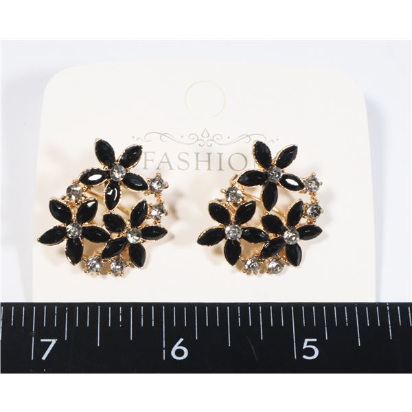 NEW FLOWER DESIGN WITH RHINESTONE ACCENT STUD