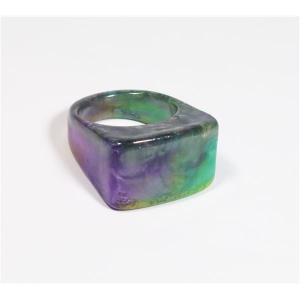 NEW CHUNKY GEOMETRIC RESIN SIZE 8 1/2 RING