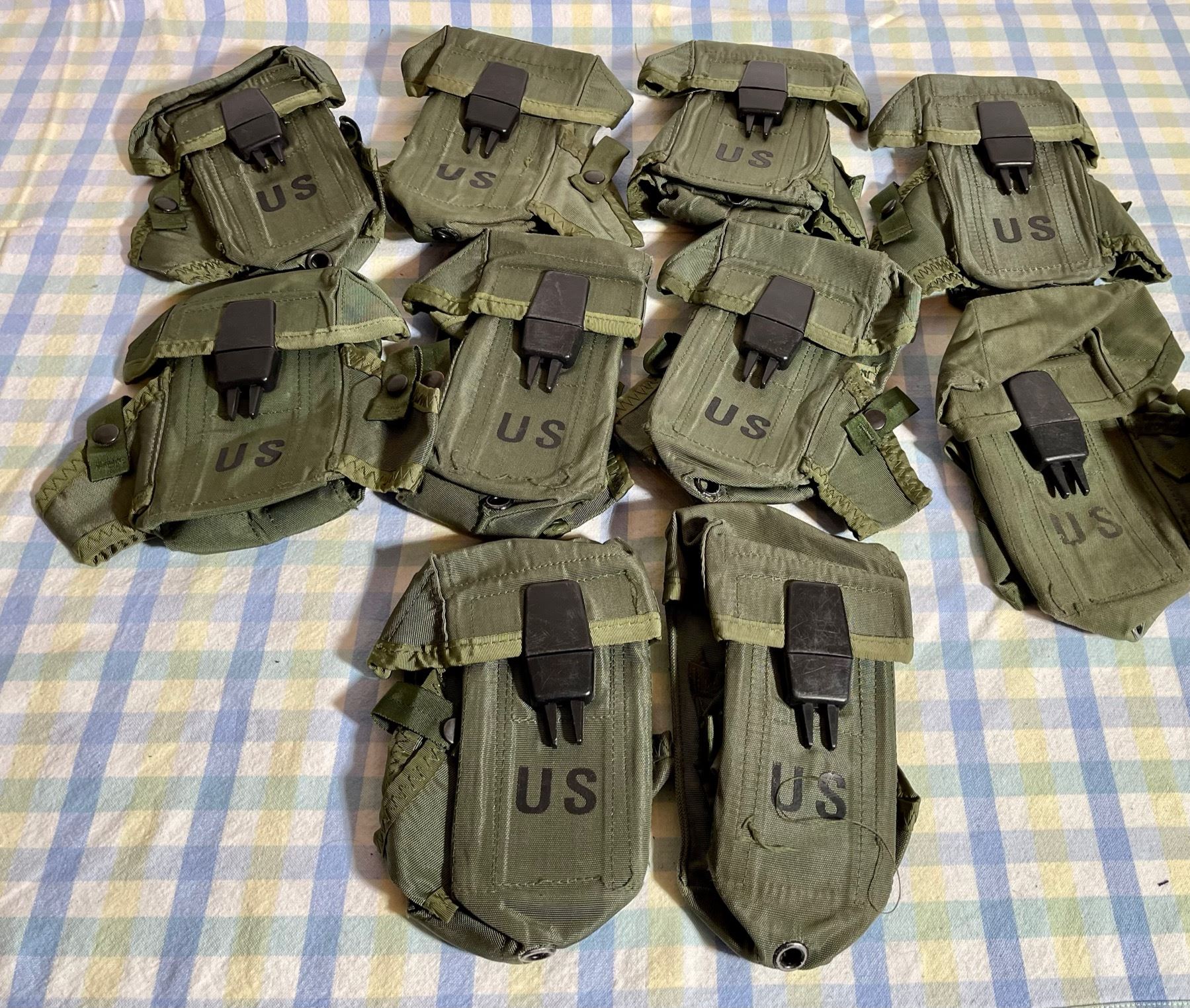 LOT OF 10 US ARMY AMMUNITION POUCHES WITH ALICE BELT CLIP ATTACHMENTS
