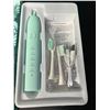 Image 2 : Lot of 3 Electric Rechargeable Toothbrushes