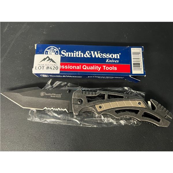 Lot of 1 Smith & Wesson Border Guard Knife
