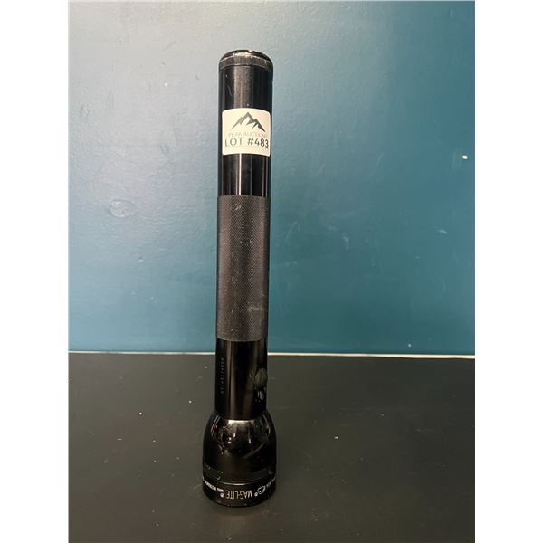 Lot of 1 Heavy Duty Mag-Lite Flashlight (*Used) - 12" Length