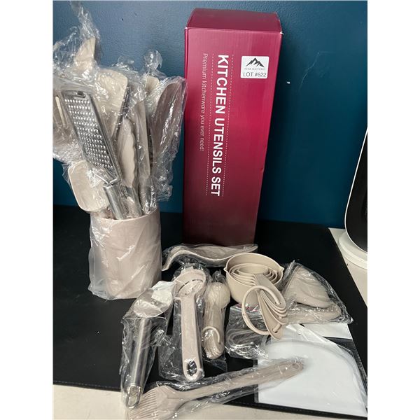 Lot of 1 Silicone Kitchen Utensils Set w/ Holder - Grey