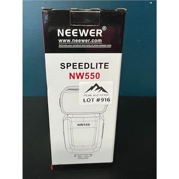 Lot of 1 Neewer NW550 Speedlite Camera Flash for DSLR Cameras