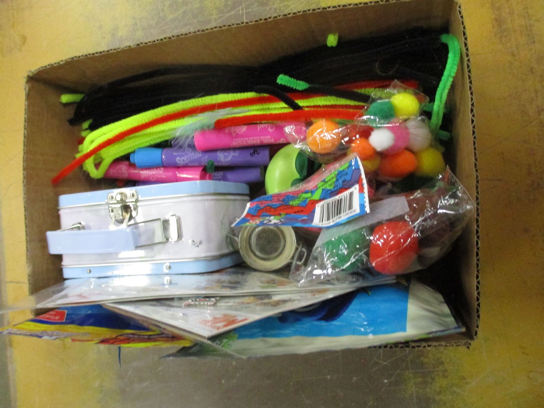 BOX C/W ASSORTED CRAFT SUPPLIES