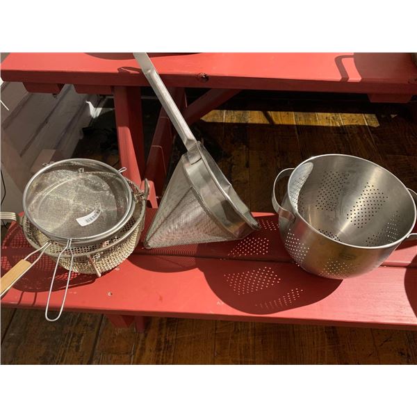 Lot of 4 Assorted commercial Collanders