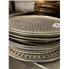 Image 2 : Aluminum Vented Pizza Pans 16 inch Lot of 12