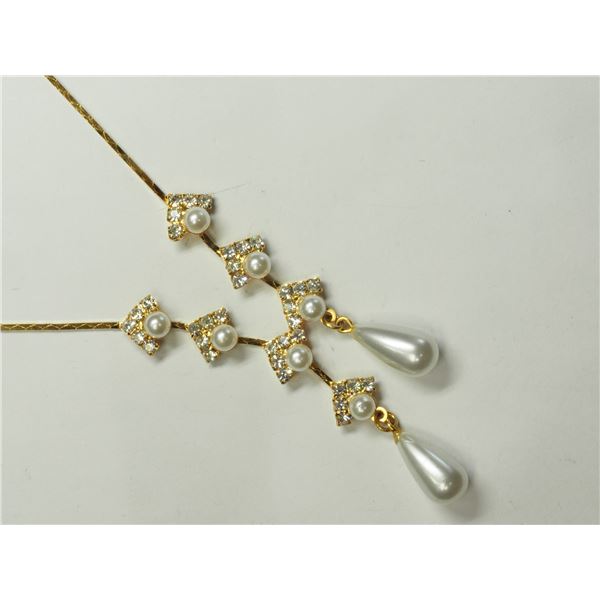 HIGH FASHION CRYSTAL NECKLACE