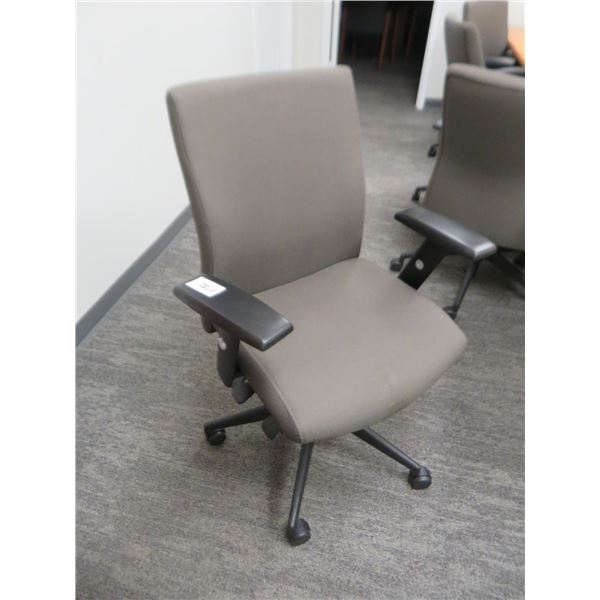 10-Grey Fabric Adjustable Task Chairs - 10 X $