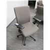 Image 1 : 10-Grey Fabric Adjustable Task Chairs - 10 X $