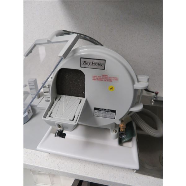 Roy Foster Lab Masks Model Trimmer Model MT10