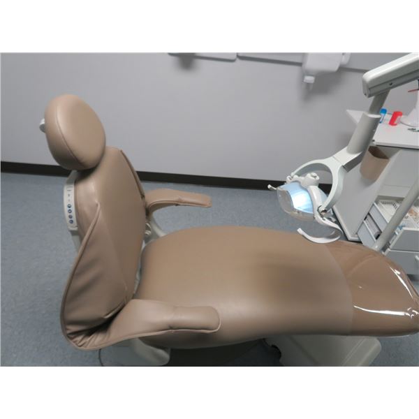 Pelton & Crane Spirit 1700 SII Dental Chair w/Light