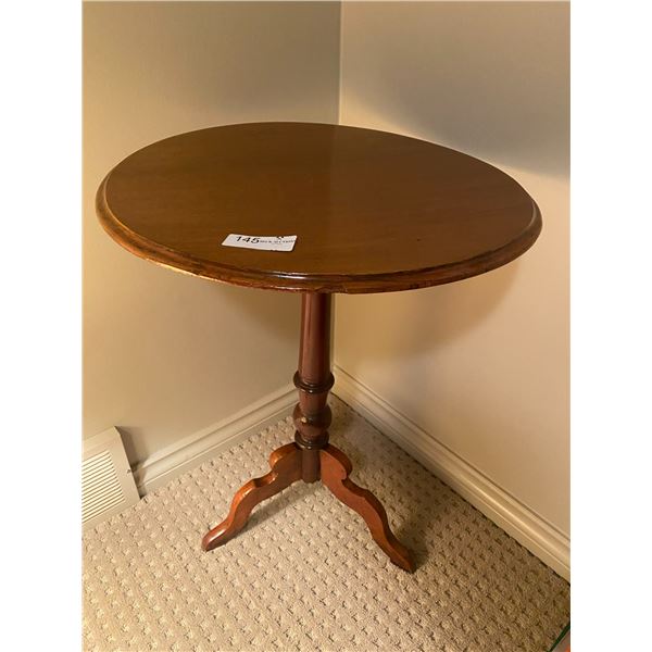 Oval side table- petite tilt top 21" x27"