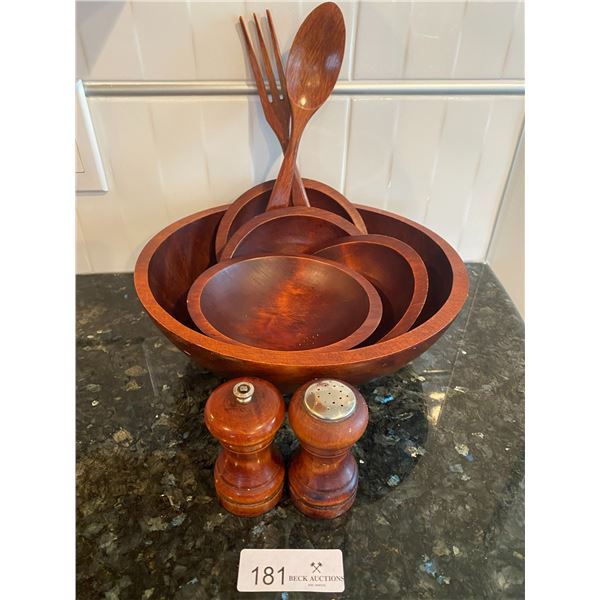Wood Salad Bowl & Salt & Pepper