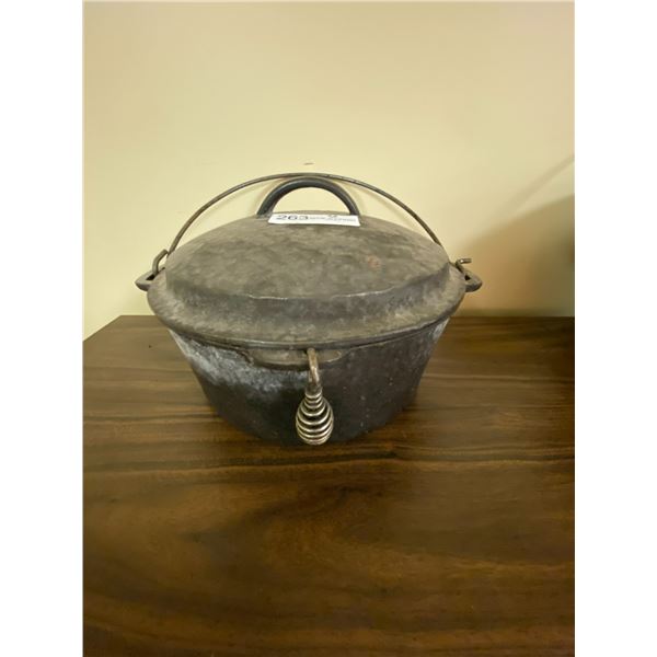Cast Iron Pot With Lid 10"