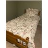 Image 1 : Twin Maple Bed & Bedding