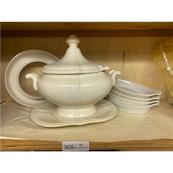 Soup Tureen & 4 Oval shaped Dishes