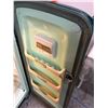 Image 3 : "Ivy + Bean Movie" Beans front yard/ garage - Vintage McClary refrigerator turquoise model STR72-5 (