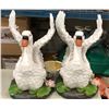 Image 1 : "Ivy + Bean Movie" - Set of 2 porcelain decorative swans (approx. 17in x 12in each)