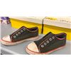 Image 2 : "Ivy + Bean Movie" 5 pairs of Hero Bean & Photo Double sneakers (brand Mini Boden, sizes 30/ 31/ 32)