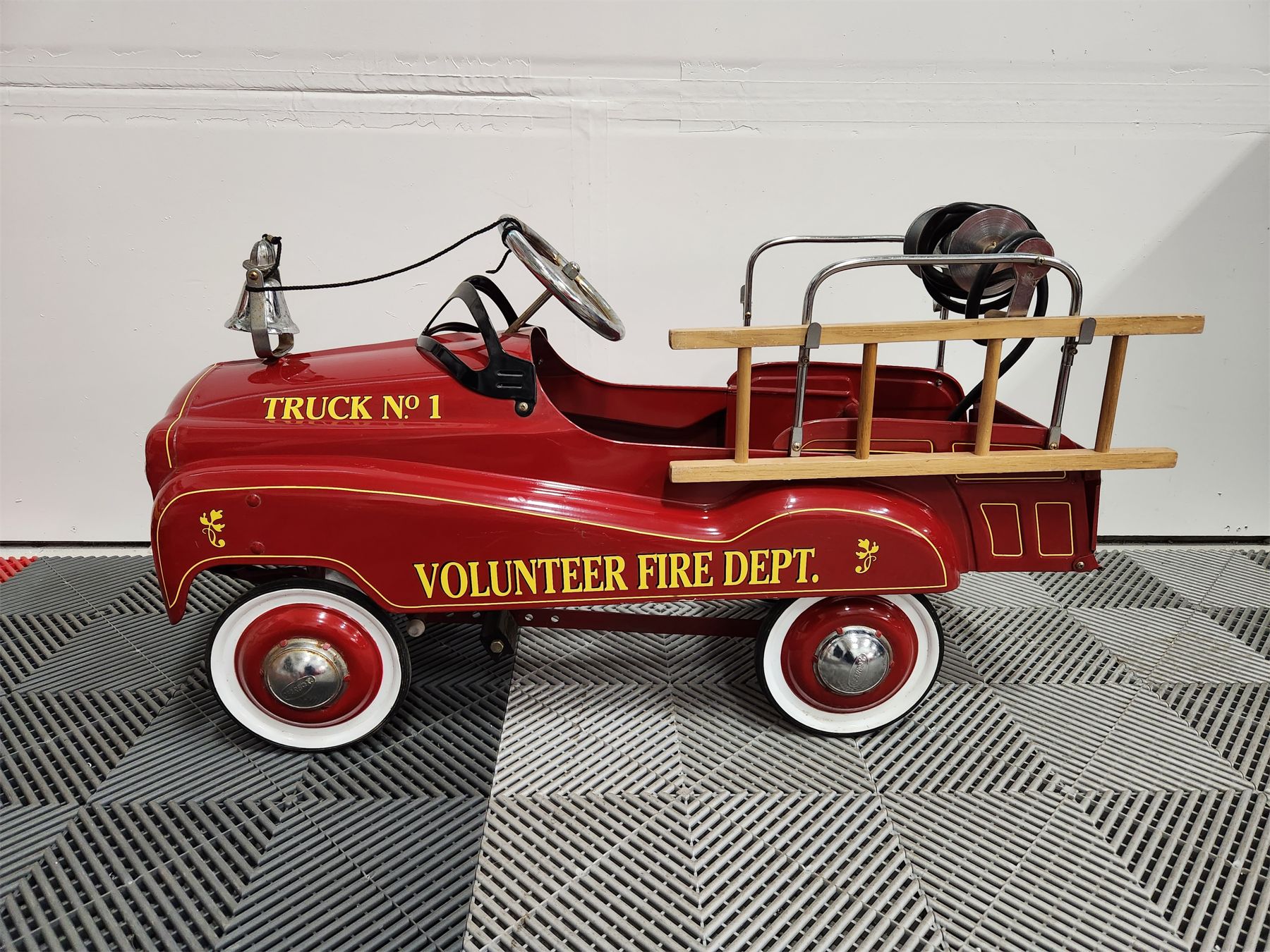 NO RESERVE VINTAGE KIDS FIRE TRUCK PEDAL CAR