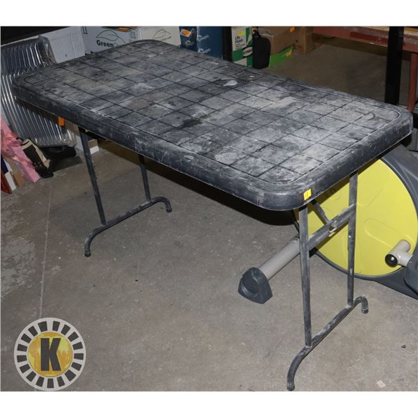 4' LONG FOLD UP TABLE