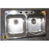 Image 1 : DOUBLE KITCHEN SINK WITH MOUNTING HARDWARE