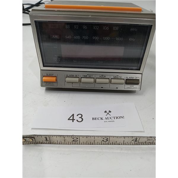 Magnasonic - Electronic Clock Radio AM/FM (#01104941)