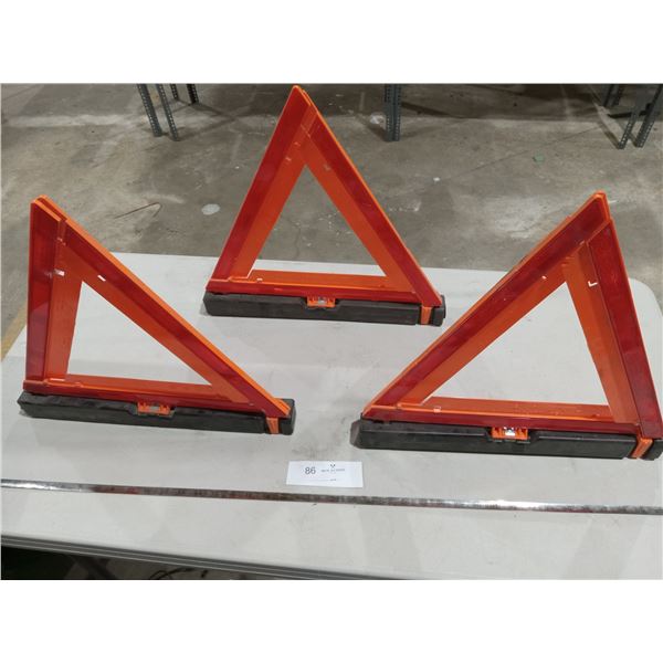 Reflecttve Construction Signs -  3 Trianglular Pilons
