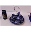 Image 5 : Vintage Blue and White Salt/Pepper/Jam Tray, (2) Vases, Art Glass Jug and Candy Dish