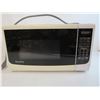 Image 3 : Danby Microwave (working - door has chip missing)