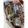Image 3 : Moscow Mule and Snacks Gift Basket