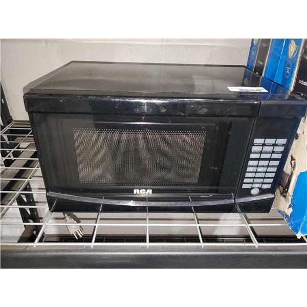 RCA Small Black Microwave 1100W
