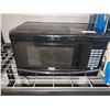 Image 1 : RCA Small Black Microwave 1100W