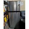Image 1 : Vissanai Apartment size Refrigerator with top Freezer