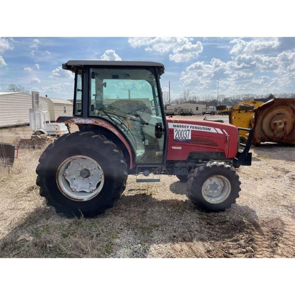 MASSEY FERGUSON 1552 Farm Tractor
