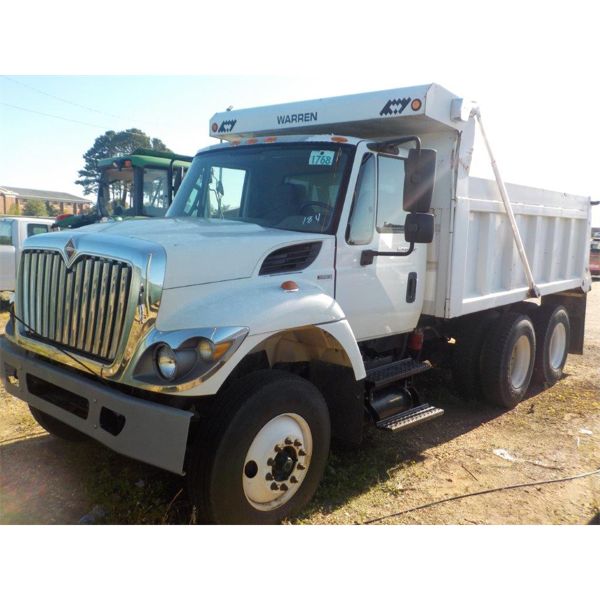 2013 INTERNATIONAL 7400 Dump Truck