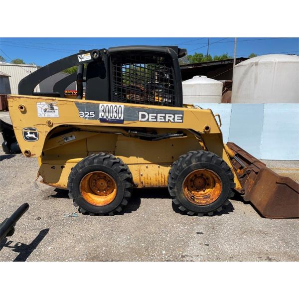 JOHN DEERE 325 Skid Steer Loader - Wheel