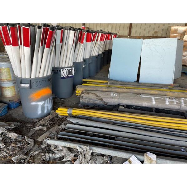 GUIDE POST, DELINEATOR POST, RED WHITE