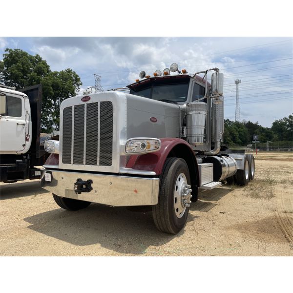 2022 PETERBILT 389 Day Cab Truck
