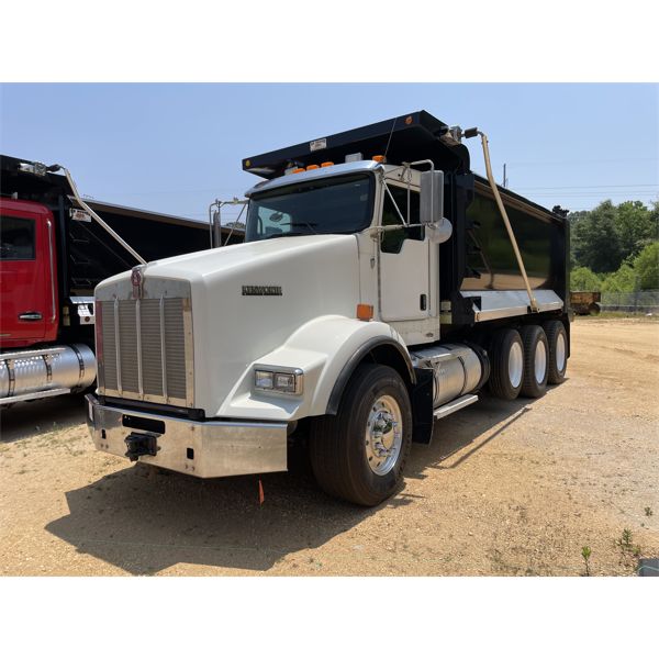 2015 KENWORTH T800 Dump Truck