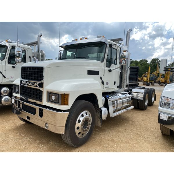2022 MACK PI64T Day Cab Truck