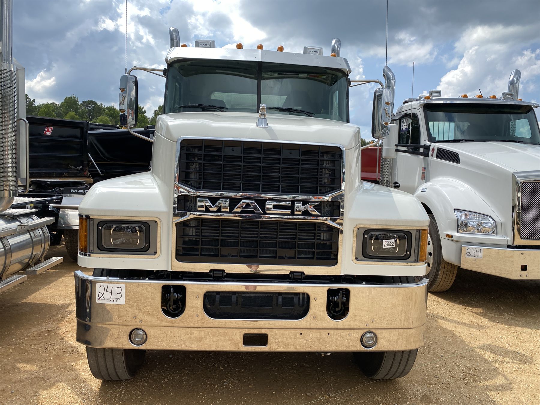 2022 MACK PI64T Day Cab Truck - J.M. Wood Auction Company, Inc.