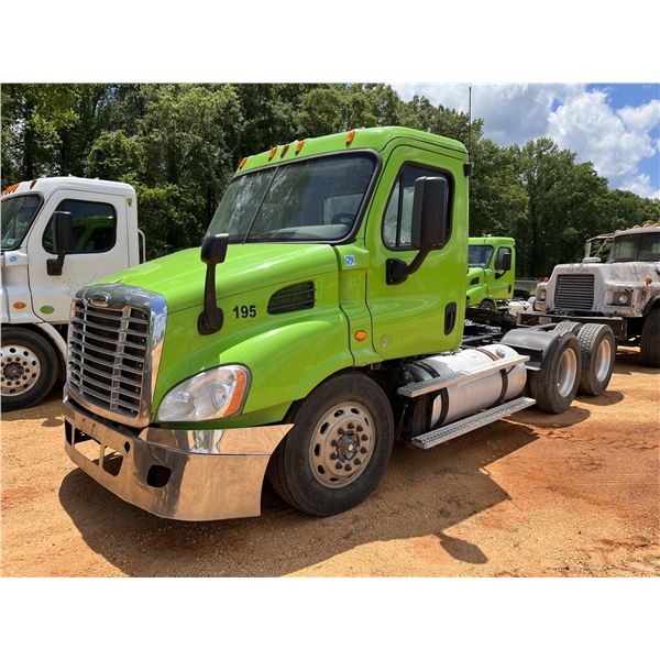 2015 FREIGHTLINER CASCADIA Day Cab Truck