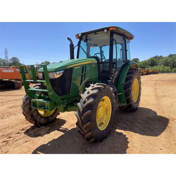 JOHN DEERE 5100M Farm Tractor
