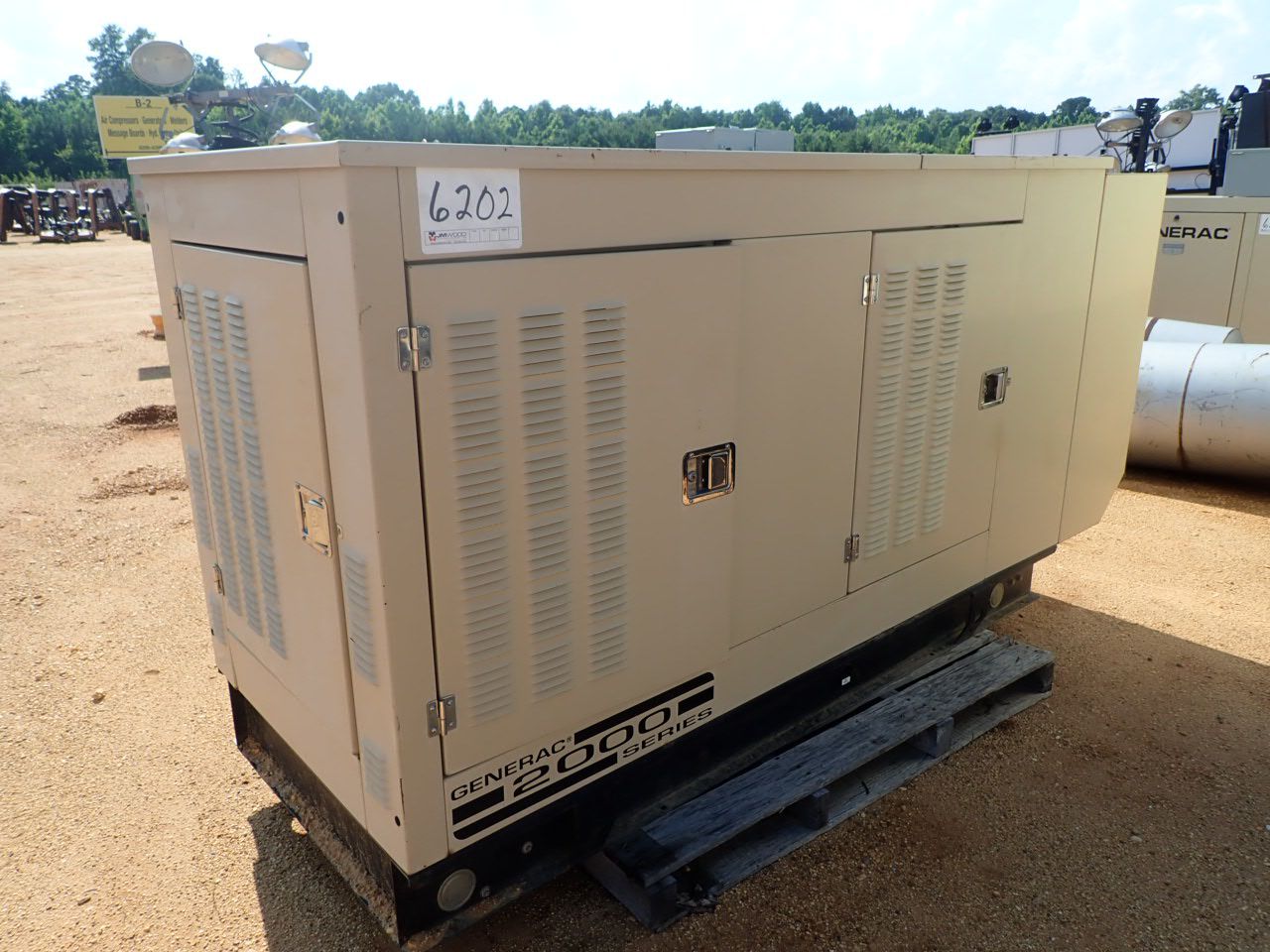 Generator En 2000 GENERAC 2000 SERIES Generator - J.M. Wood Auction Company, Inc.