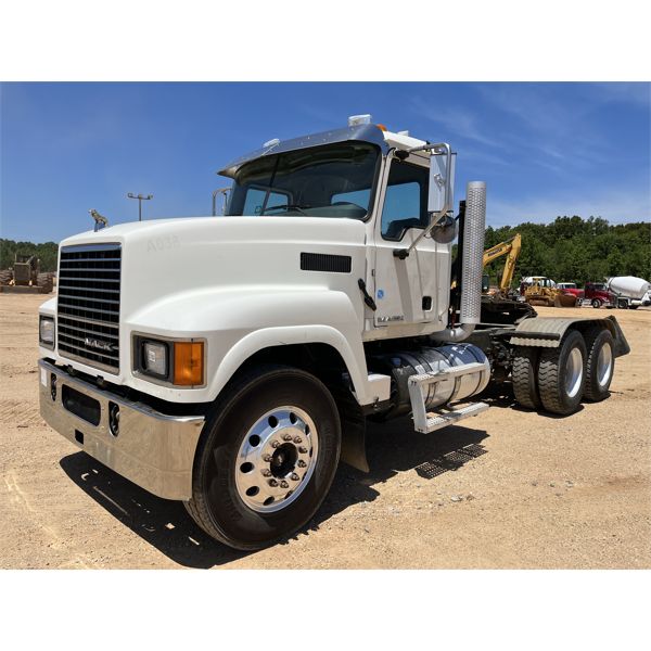 2016 MACK CHU613 Day Cab Truck
