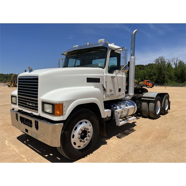 2016 MACK CHU613 Day Cab Truck